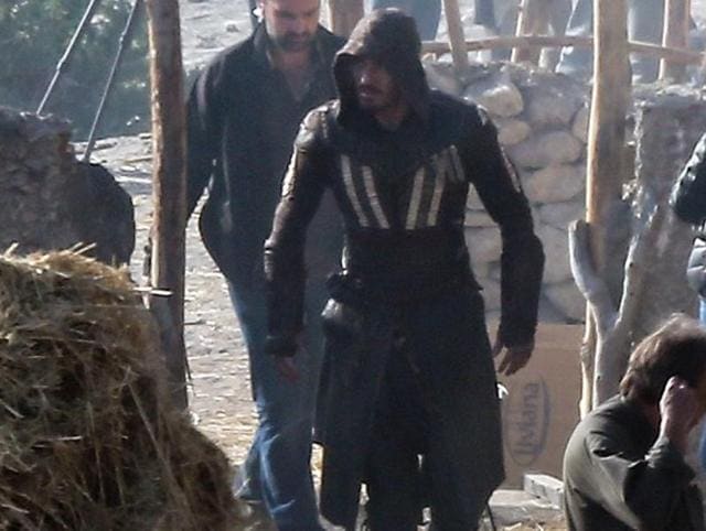 Michael Fassbender as Aguilar on the sets of Assassin’s Creed. (© INFphoto.com) Michael Fassbender as Aguilar on the sets of Assassin’s Creed. (© INFphoto.com)