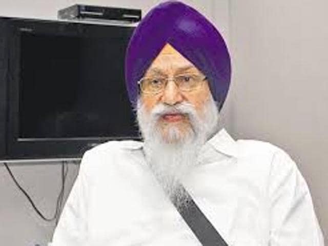 The appeal was issued by SGPC chief Avtar Singh Makkar, here on Tuesday, following reports that three or four Sikhs were stopped from entering a stadium in San Diego (California) on account of the turbans they were supporting on their heads.(HT Photo)