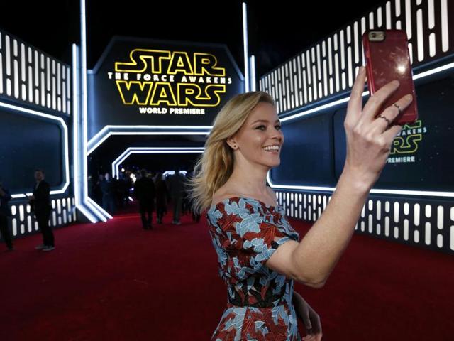 Actor Elizabeth Banks takes a selfie as she arrives at the premiere of Star Wars: The Force Awakens in Hollywood. (REUTERS) Actor Elizabeth Banks takes a selfie as she arrives at the premiere of Star Wars: The Force Awakens in Hollywood. (REUTERS)
