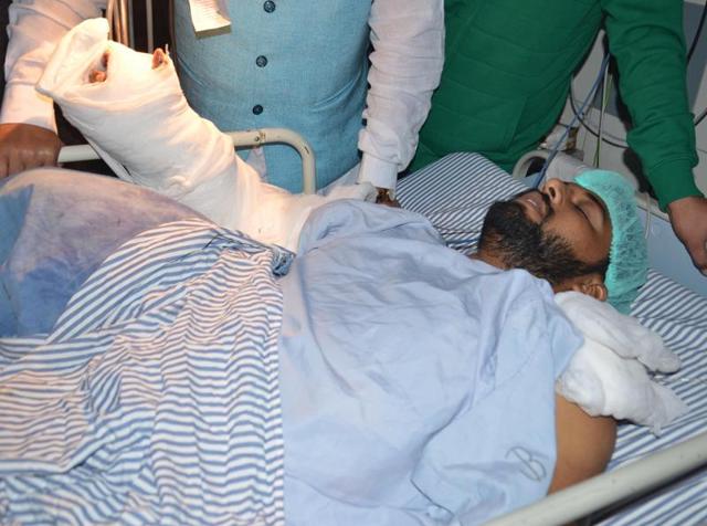 Injured Gurjant Singh, whose limbs were lopped off in a brutal incident in Abohar admitted at a hospital in Amritsar on Tuesday. (Sameer Sehgal/HT Photo) Injured Gurjant Singh, whose limbs were lopped off in a brutal incident in Abohar admitted at a hospital in Amritsar on Tuesday. (Sameer Sehgal/HT Photo)