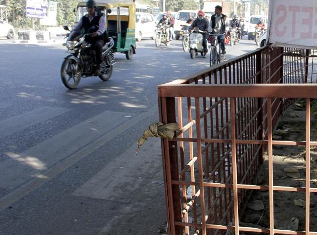 MC would remove the railings which are creating obstruction on zebra crossings.(JS Grewal/HT Photo) MC would remove the railings which are creating obstruction on zebra crossings.(JS Grewal/HT Photo)