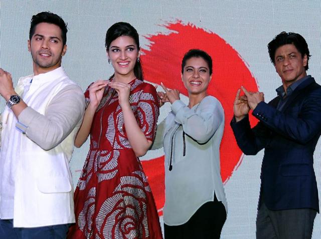 Varun Dhawan, Kriti Sanon, Kajol Devgn and Shah Rukh Khan perform during the music celebration of the upcoming Hindi film Dilwale. (AFP)