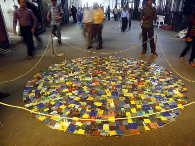 A Dharavi-themed installation where Hema Upadhyay created an aerial view of the Mumbai slum on a gallery floor using tin cans, plastic and aluminum sheets. (HT file photo) A Dharavi-themed installation where Hema Upadhyay created an aerial view of the Mumbai slum on a gallery floor using tin cans, plastic and aluminum sheets. (HT file photo)