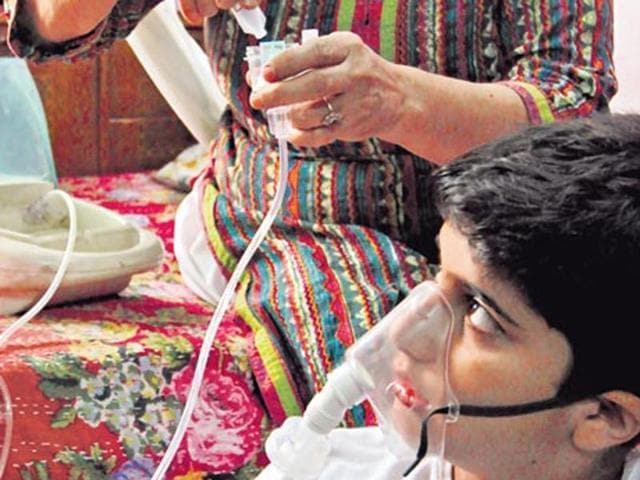 Delhi, the city with the foulest air quality, is playing havoc with the lungs of its residents. (Virendra Gosain/ HT photo) Delhi, the city with the foulest air quality, is playing havoc with the lungs of its residents. (Virendra Gosain/ HT photo)