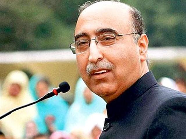 File photo of separatist leader Syed Ali Geelani addressing a news conference in Srinagar.(AFP Photo)