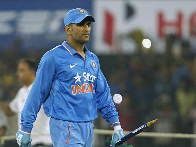 A file photo of Indian captain Mahendra Singh Dhoni and off spinner Ravichandran Ashwin.(AFP Photo) A file photo of Indian captain Mahendra Singh Dhoni and off spinner Ravichandran Ashwin.(AFP Photo)