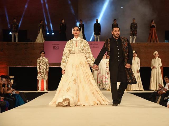 Sonam Kapoor and Salman Khan walk the ramp at a fashion show based on handlooms organised by FDCI.(HT FIle Photo)