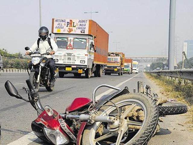 Foggy vision of policy planners has failed to rein in reckless drivers on Punjab roads. (HT Photo) Foggy vision of policy planners has failed to rein in reckless drivers on Punjab roads. (HT Photo)
