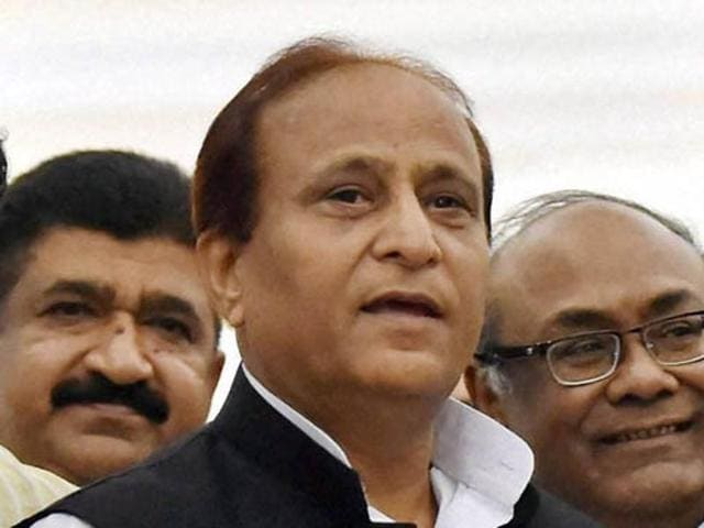 Uttar Pradesh parliamentary affairs and urban development minister Azam Khan has said that he aspires to become the Prime Minister of the country.(PTI File Photo)