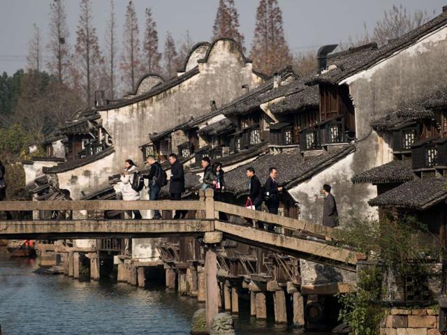 Participants cross a bridge to enter the World Internet Conference venue in Wuzhen, China, December 16, 2015. Officials from technology giants including Nokia, Apple, Kaspersky, IBM and Samsung are expected to attend. (AFP) Participants cross a bridge to enter the World Internet Conference venue in Wuzhen, China, December 16, 2015. Officials from technology giants including Nokia, Apple, Kaspersky, IBM and Samsung are expected to attend. (AFP)