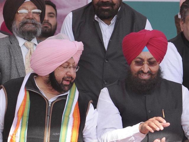 Congratulating his successor, Bajwa said the message of unity should percolate down. “Let us unite. Captain is like a brother to me. We will be together. Our target is the same.(Gurpreet Singh/HT)