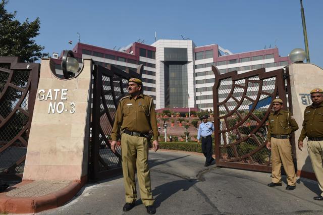 Police stand guard outside the Delhi Secretariat in New Delhi on December 15, 2015. (AFP) Police stand guard outside the Delhi Secretariat in New Delhi on December 15, 2015. (AFP)