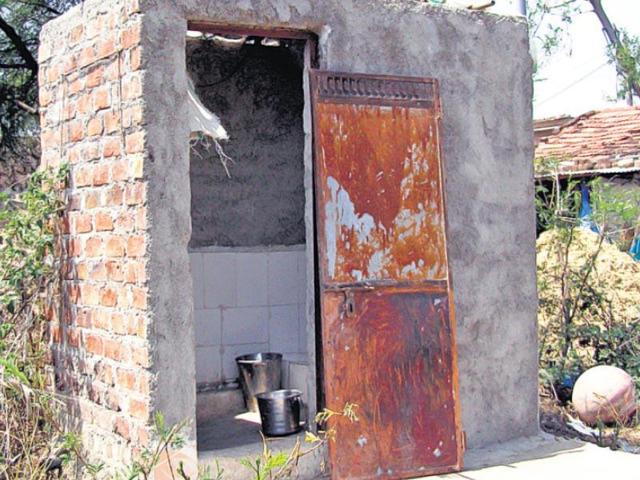 More than 500 million people in rural India continue to defecate out in the open. To ensure better sanitation, World Bank has approved a $1.5-billion loan to support the Swachh Bharat Mission. (HT File Photo) More than 500 million people in rural India continue to defecate out in the open. To ensure better sanitation, World Bank has approved a $1.5-billion loan to support the Swachh Bharat Mission. (HT File Photo)