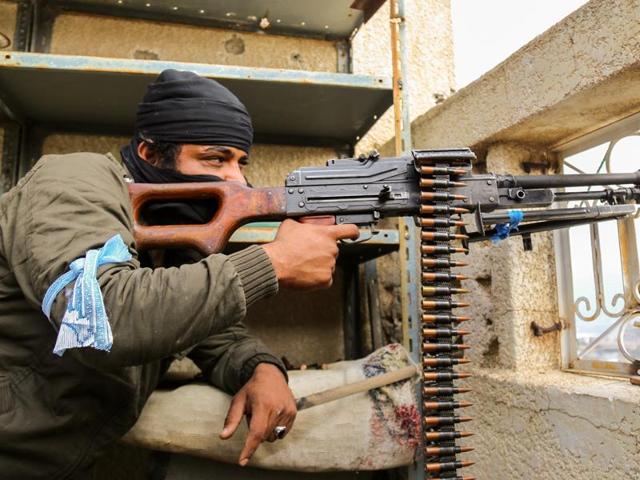 A Yemeni tribesman from the Popular Resistance Committees, supporting forces loyal to Yemen's Saudi-backed President Abedrabbo Mansour Hadi, holds a position in the country's third city Taez(AFP)