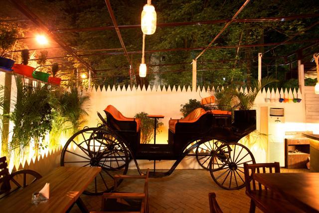 Sante offers a customised package for the chariot table for two