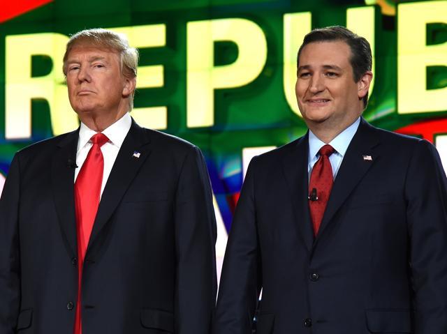 Republican presidential candidates Donald Trump (L) and Sen. Ted Cruz stand on stage during the CNN presidential debate at The Venetian Las Vegas on December 15, 2015 in Las Vegas, Nevada. (AFP)