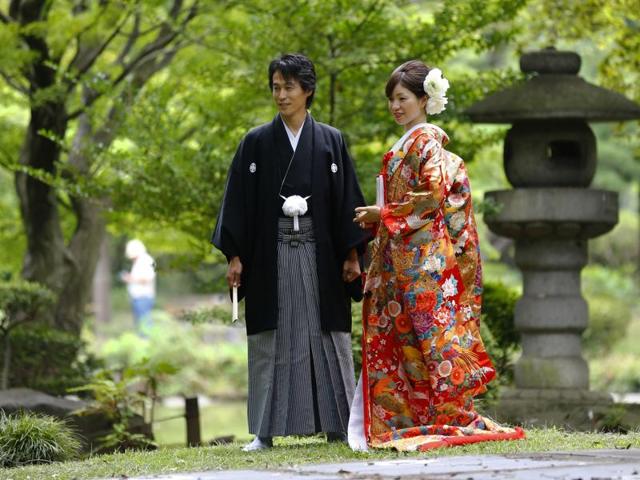 A couple dressed in Japanese traditional wedding Kimonos pose for a wedding photograph at Hibiya park in Tokyo.(AP)