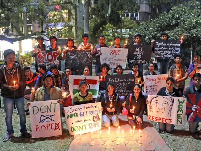 Students paying tribute to the victim, who died three years ago in national capital at 56 Dukan in Indore. (Arun Mondhe/HT Photo)