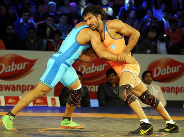 Yogeshwar Dutt of Haryana Hammers in action against Bajrang Punia from Bengaluru Yodhas during the Pro wrestling league 2015 in Gurgaon.(PTI Photo) Yogeshwar Dutt of Haryana Hammers in action against Bajrang Punia from Bengaluru Yodhas during the Pro wrestling league 2015 in Gurgaon.(PTI Photo)