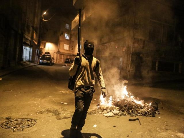 An armed Kurdish militant throws back a tear gas canister towards Turkish riot police during clashes in the Okmeydani district of Istanbul. Turkish security forces have killed 23 Kurdish militants during a two-day military operation against the Kurdistan Workers Party. (AFP Photo) An armed Kurdish militant throws back a tear gas canister towards Turkish riot police during clashes in the Okmeydani district of Istanbul. Turkish security forces have killed 23 Kurdish militants during a two-day military operation against the Kurdistan Workers Party. (AFP Photo)