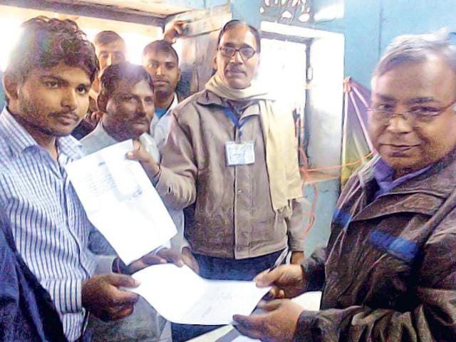 Teenager Gajendra Singh, whose mother is the block pramukh or chief, defeated eight rivals. He polled 694 votes while his nearest rival, Pooran Singh, got 437. (HT Photo) Teenager Gajendra Singh, whose mother is the block pramukh or chief, defeated eight rivals. He polled 694 votes while his nearest rival, Pooran Singh, got 437. (HT Photo)