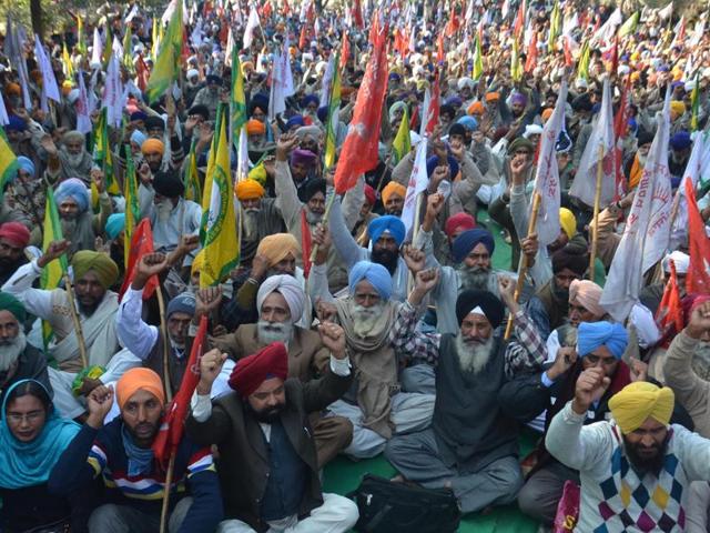 The protesting farmers demanded that the Centre have an MSP for basmati in order to stop farmers from being looted by traders. (HT Photo) The protesting farmers demanded that the Centre have an MSP for basmati in order to stop farmers from being looted by traders. (HT Photo)
