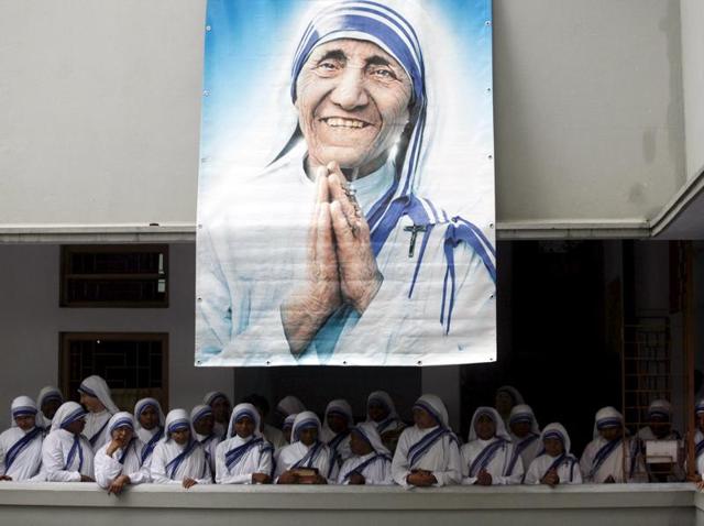 Catholic nuns from the Missionaries of Charity, the global order of nuns founded by Mother Teresa, pray at her tomb in Kolkata on her death anniversary. Mother Teresa will be made a saint of the Roman Catholic Church, the Vatican said on Friday.(Reuters File Photo) Catholic nuns from the Missionaries of Charity, the global order of nuns founded by Mother Teresa, pray at her tomb in Kolkata on her death anniversary. Mother Teresa will be made a saint of the Roman Catholic Church, the Vatican said on Friday.(Reuters File Photo)