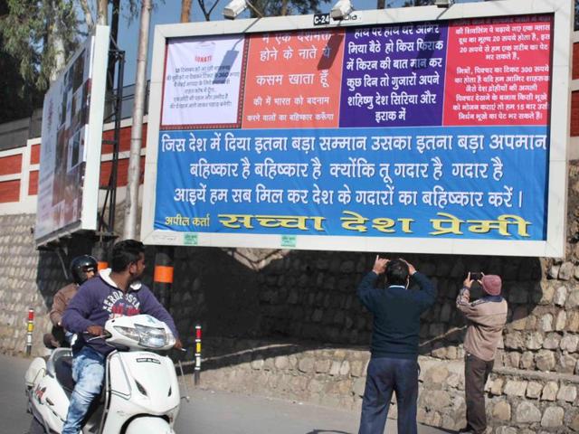 A banner displayed on Chakrata Road exhorting locals to boycott Shah Rukh Khan’s Dilwale in Dehradun, India, on Friday. (Sparsh Ghildiyal /Hindustan Times)