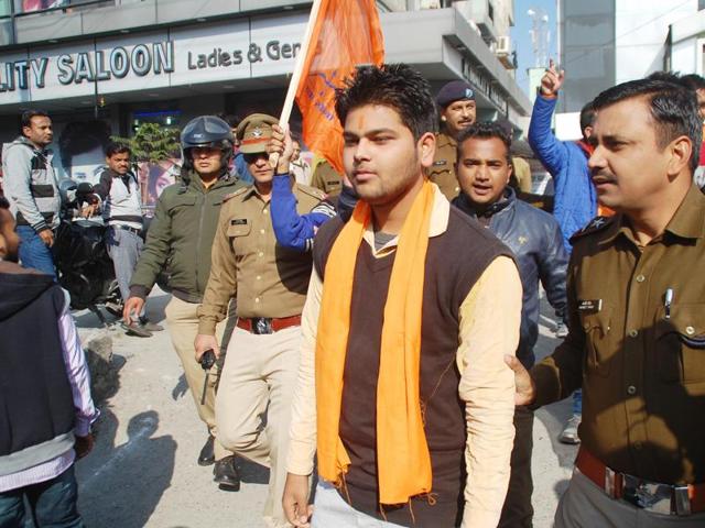 Volunteers of Yuva Sena being taken away by the police after their protest against Shah Rukh Khan’s Dilwale in Dehradun on Friday, Dec 18, 2015. (ht pHOTO)