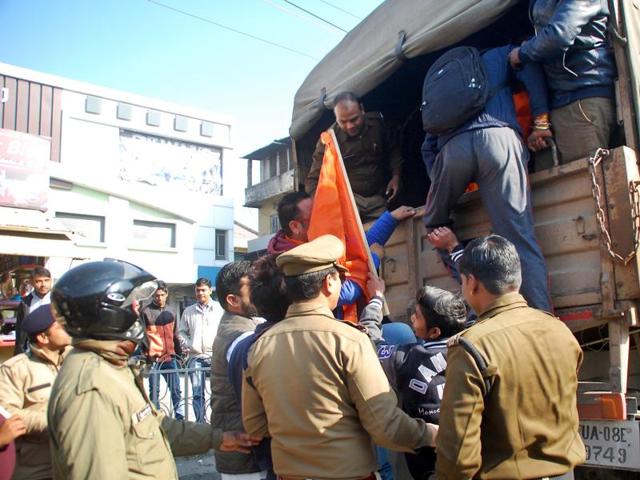 Volunteers of Yuva Sena being taken away by the police after their protest against Shah Rukh Khan’s film Dilwale in Dehradun, India, on Friday, Dec 18, 2015 (HT Photo)