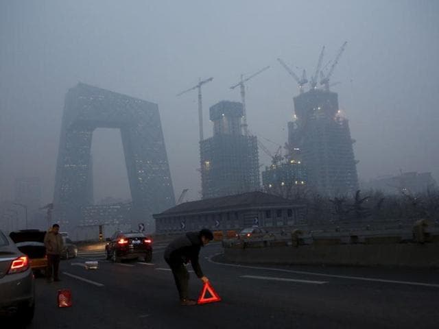 Policemen wear protective masks at the Tiananmen Square on an extremely polluted day as hazardous, choking smog continues to blanket Beijing.(REUTERS File Photo)