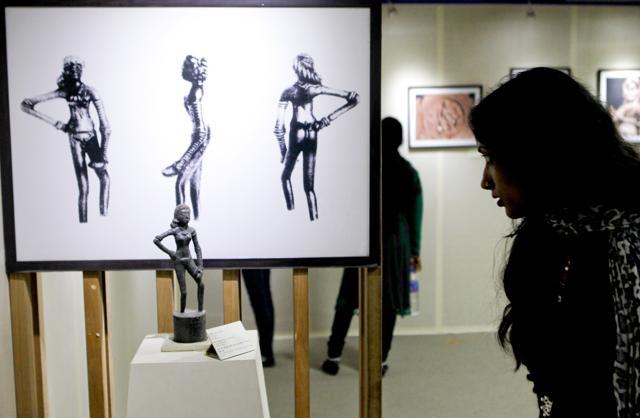 A viewer at the exhibition in front of the sculpture ‘Dancing Girl’ from Mohenjodaro. The figurine has hair coiled in a heavy mass, from above the left ear and falling over the right shoulder. (Ravi Choudhary/ Hindustan Times) A viewer at the exhibition in front of the sculpture ‘Dancing Girl’ from Mohenjodaro. The figurine has hair coiled in a heavy mass, from above the left ear and falling over the right shoulder. (Ravi Choudhary/ Hindustan Times)