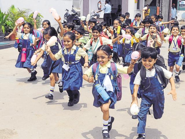 Students of Prestige Public School arriving on the first day of new academic session in Indore. (Arun Mondhe/ HTfile photo) Students of Prestige Public School arriving on the first day of new academic session in Indore. (Arun Mondhe/ HTfile photo)