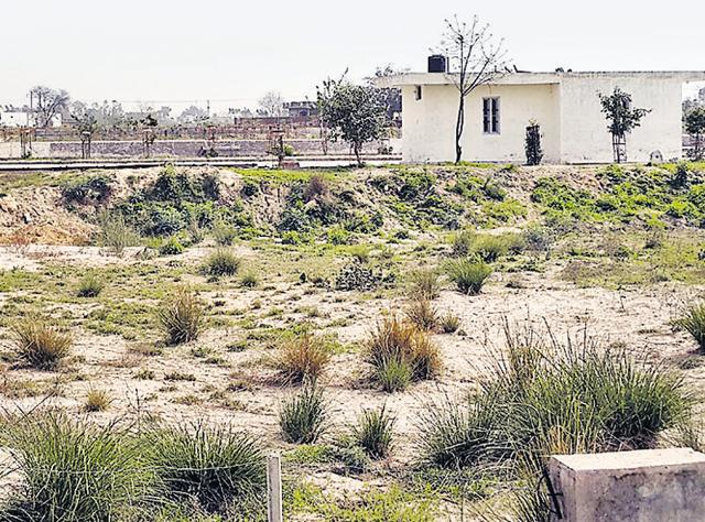A water treatment plant was established near Dhunda village but the site of the plant presents a sad picture. (HT Photo) A water treatment plant was established near Dhunda village but the site of the plant presents a sad picture. (HT Photo)