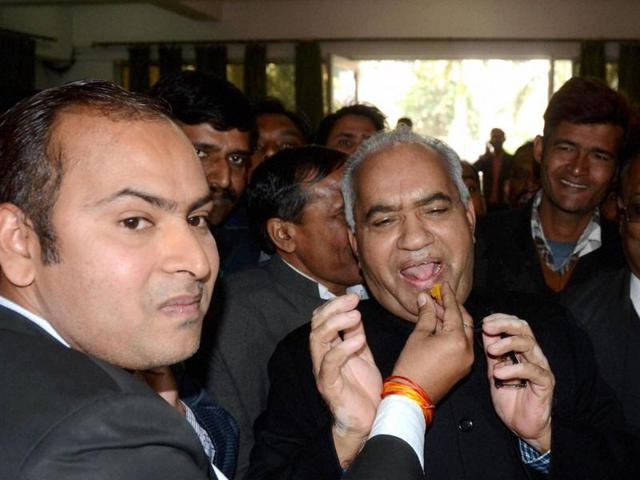 The appointment of retired Allahabad high court judge Justice Virendra Singh as the Uttar Pradesh Lokayukta has been deferred after a petition was lodged with the SC.(PTI Photo) The appointment of retired Allahabad high court judge Justice Virendra Singh as the Uttar Pradesh Lokayukta has been deferred after a petition was lodged with the SC.(PTI Photo)