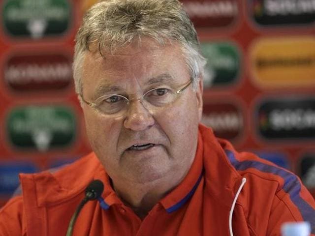 A file photo of Guus Hiddink talking with Chelsea's John Terry during a training session on the eve of a Champions League football match against Juventus at the Olympic Stadium in Turin. (AFP Photo) A file photo of Guus Hiddink talking with Chelsea's John Terry during a training session on the eve of a Champions League football match against Juventus at the Olympic Stadium in Turin. (AFP Photo)