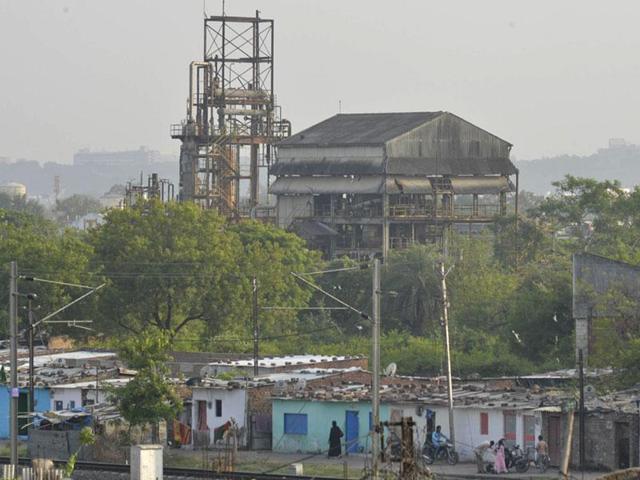 About 350 tonnes of toxic waste is lying at the union carbide plant since more than two decades.(Mujeeb Faruqui/HT file photo) About 350 tonnes of toxic waste is lying at the union carbide plant since more than two decades.(Mujeeb Faruqui/HT file photo)