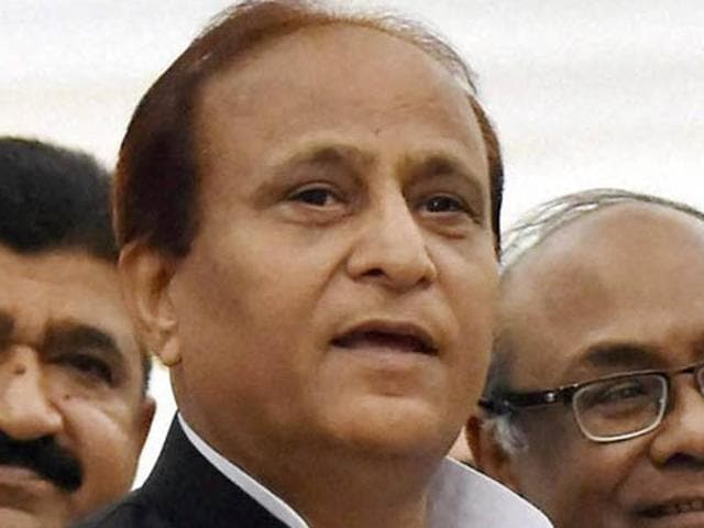 Samajwadi Party leader Mohammad Azam Khan addresses a rally at Parade Ground in Allahabad.S (heeraz Rizvi/ HT File Photo) Samajwadi Party leader Mohammad Azam Khan addresses a rally at Parade Ground in Allahabad.S (heeraz Rizvi/ HT File Photo)