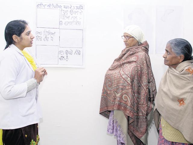 A nurse counsels cancer patients at the Advanced Cancer Diagnostic, Treatment and Research Centre in Batinda, Punjab. There is an unusually high incidence of cancer in the cotton-growing districts of south-western Punjab, which has been linked to the use of pesticides, among other factors.(Sanjeev Kumar/Hindustan Times)