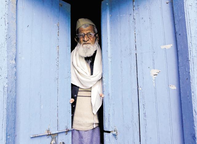 Father of one of the suspected terrorists in Deepa Sarai. (Ravi Choudhary/HT Photo)