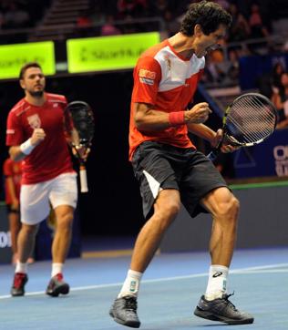 Marcelo Melo (R) and Stan Wawrinka (L) react after a point against Rohan Bopana and Ivan Dodig. (AFP Photo) Marcelo Melo (R) and Stan Wawrinka (L) react after a point against Rohan Bopana and Ivan Dodig. (AFP Photo)