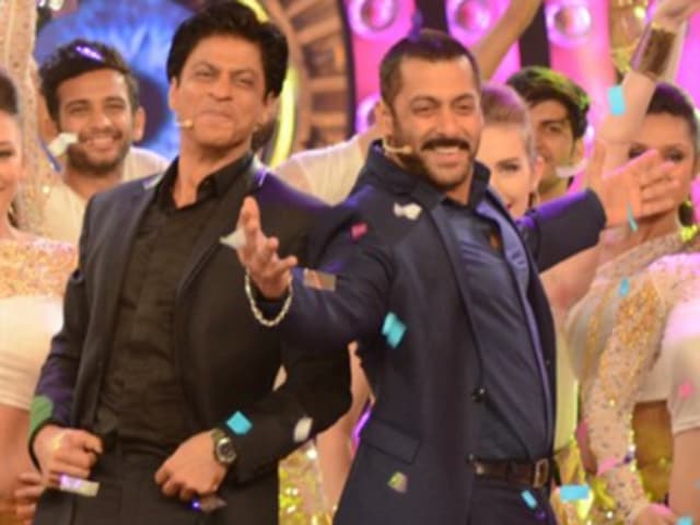 Shah Rukh Khan and Salman Khan recreated the Karan Arjun chemistry in the Bigg Boss 9 house on Sunday.(Colors)