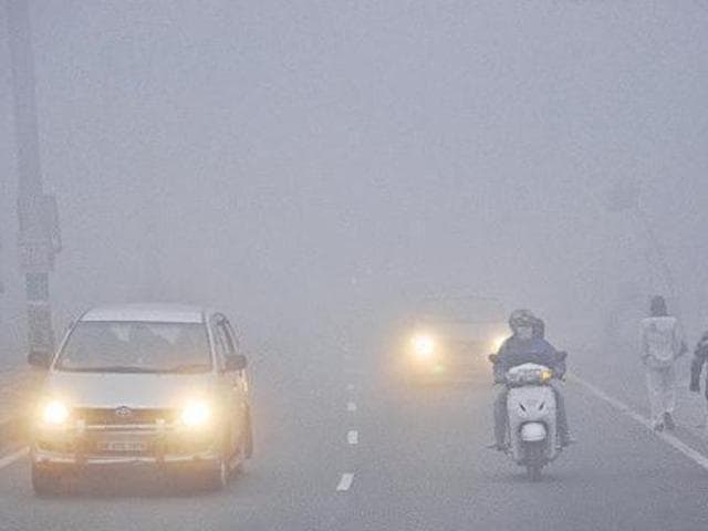 As cold waves swept the region, Chandigarh recorded the season’s coldest night so far at 4.8 deg C, two notches below normal.(HT Photo)