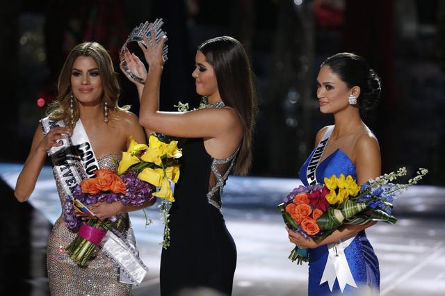 Watch: Runner-up Miss Colombia wrongly crowned for 15 seconds | World ...