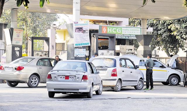 About 50 CNG pumps were to be set up in Gurgaon by 2015, but only seven have come up so far. (Parveen Kumar/HT Photo)