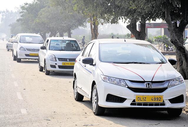 Implementing a Supreme Court order, EPCA on Saturday directed seven districts of Haryana and Uttar Pradesh to halt registration of autos, taxis and buses that run on diesel from Monday. (Parveev Kumar/HT Photo)