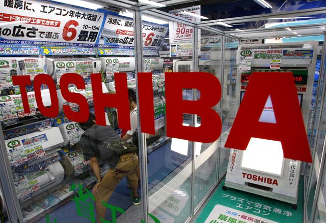 Scandal-hit Toshiba Warns Of $4.5 Bn Annual Loss, Job Cuts - Hindustan ...