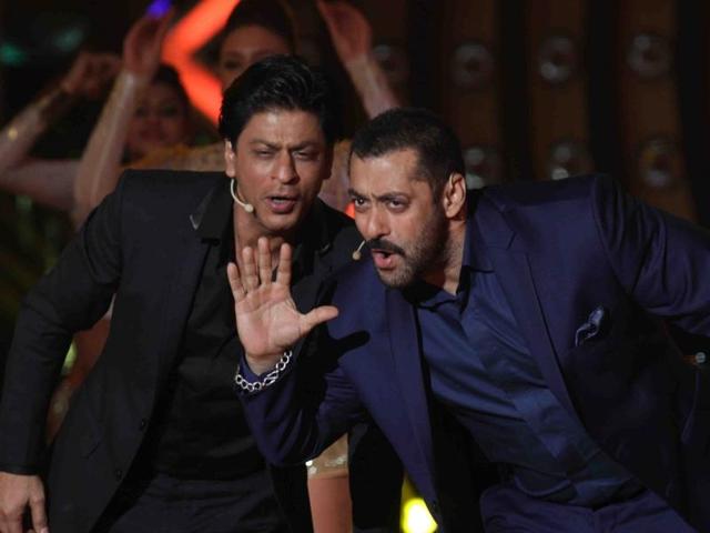 Shah Rukh Khan and Salman Khan recreated the Jai-Veeru Sholay chemistry on Bigg Boss 9.(IANS)