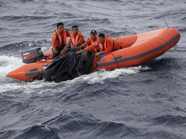 A rescue team takes part in a search for passengers and victims of a ferry sinking in the Gulf of Bone, near Kolaka. (Reuters photo) A rescue team takes part in a search for passengers and victims of a ferry sinking in the Gulf of Bone, near Kolaka. (Reuters photo)