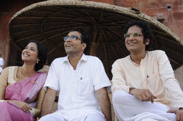 (From left) Sohini Sarkar, Abir Chatterjee and Ritwick Chakraborty from a still from the film Har Har Byomkesh. (Shree Venkatesh Films )